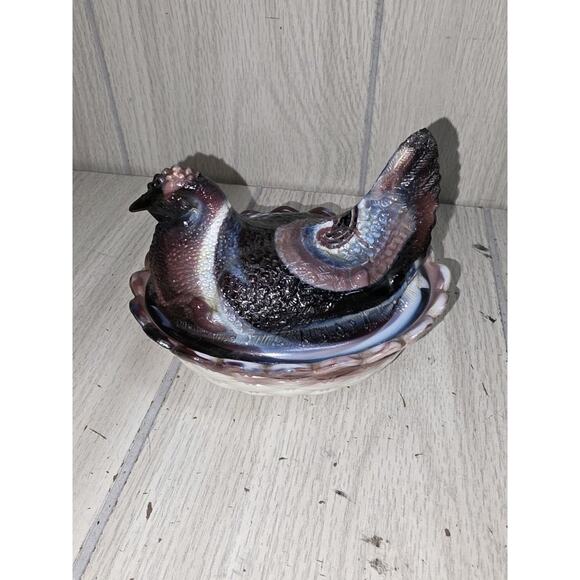 Vtg Hen On A Nest Amethyst White Slag Glass Nesting Hen UV Reactive Glows Rare - Picture 1 of 10